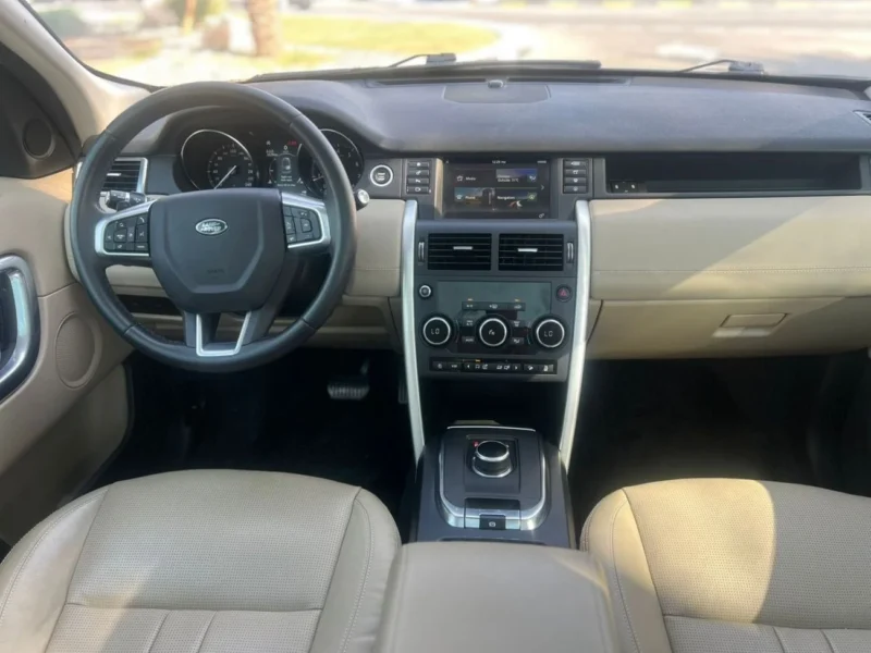2019 Land Rover Discovery 4 Cylinders Engine Red Beige SUV GCC Specs