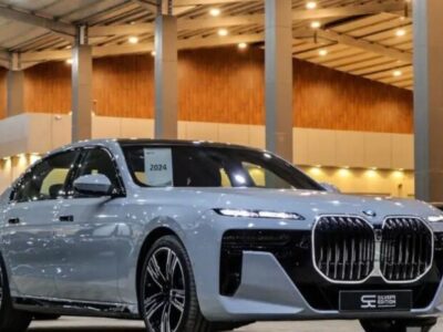 2024 BMW BMW B7 4.4L Twin-Turbocharged V8 Grey SUV AWD