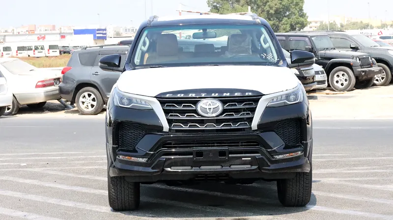 2025 Toyota Fortuner SR5 2.7L 4 Cylinders Engine Petrol Black Beige GCC Specs