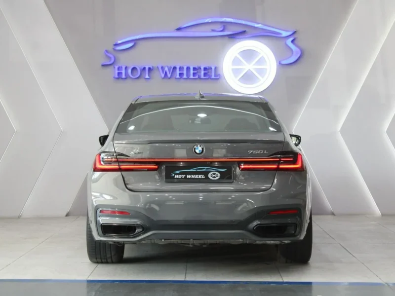 2022 BMW 750Li XDrive 4.4L Twin-Turbo V8 Engine GCC Specs Grey Brown SUV