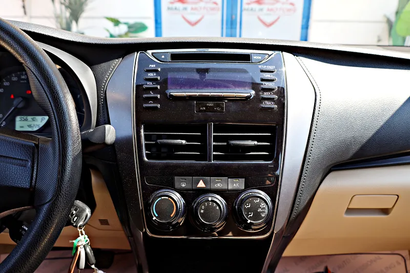 2022 Toyota Yaris MID 4 Cylinders Engine White Beige Sedan GCC Specs