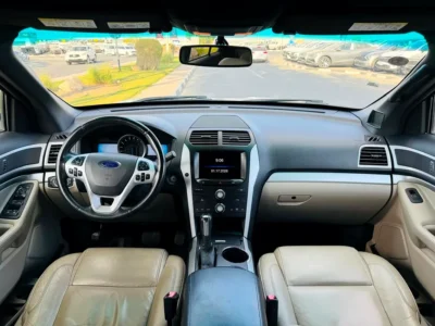 2014 Ford Explorer XLT 4 Cylinders Engine White Beige SUV MINT CONDITION