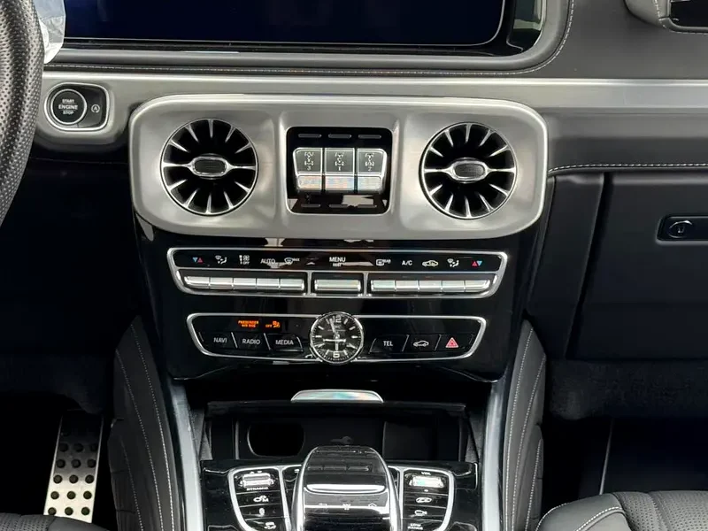 2022 Mercedes-Benz G-Class G 63 AMG 8 Cylinders Engine White Black Wagon