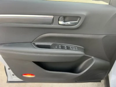 2024 Renault Koleos LE 2.5 Liters 4 Cylinders Engine White Black SUV GCC Specs