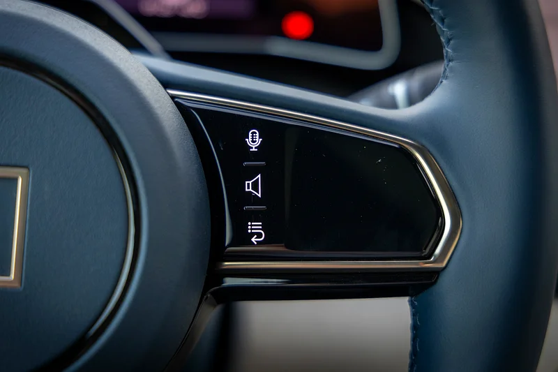 2024 Zeekr 001 Flagship AWD Black White SUV Electric Car 550 - 650 KM GCC Specs