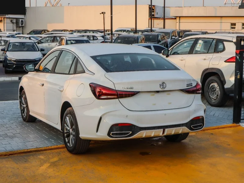 2025 MG 5 MG 5 1.5L 4 Cylinders 180 DVVT Full Option White Black Sedan