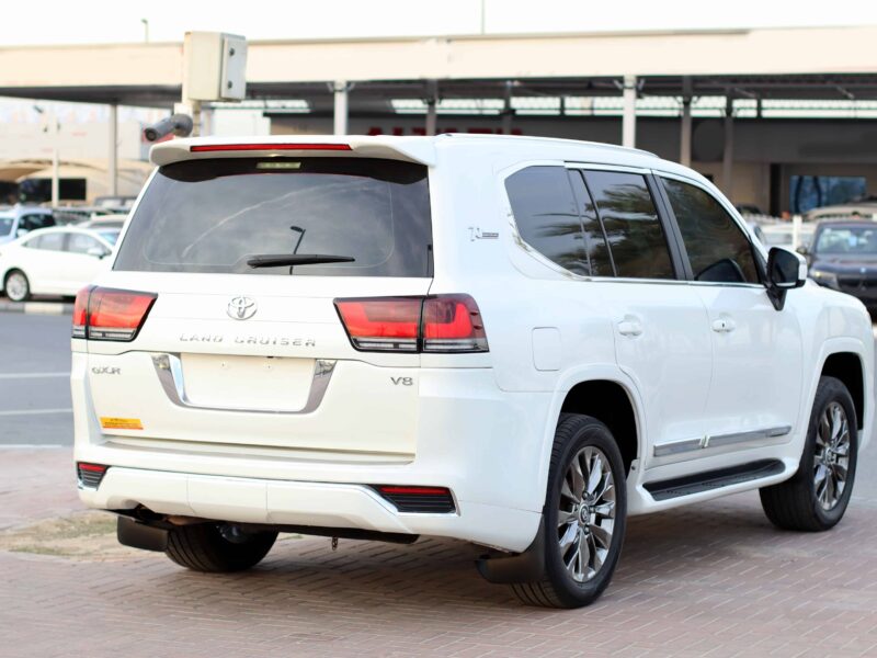 2014 Toyota Land Cruiser GXR 4.6L V8 White Beige SUV Petrol GCC Specs