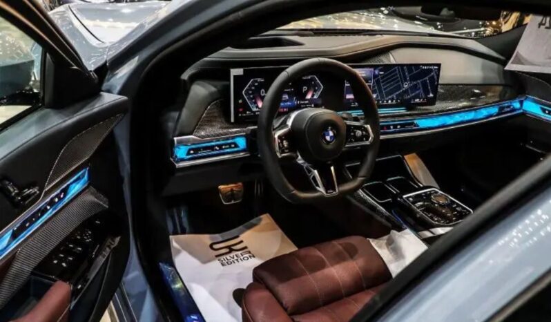2024 BMW BMW B7 4.4L Twin-Turbocharged V8 Grey SUV AWD