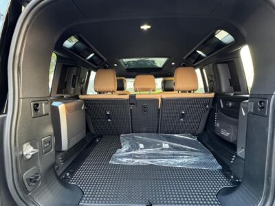 2026 Land Rover Defender HSE P400 X-DAYNAMIC GCC FULLY LOADED Black Brown