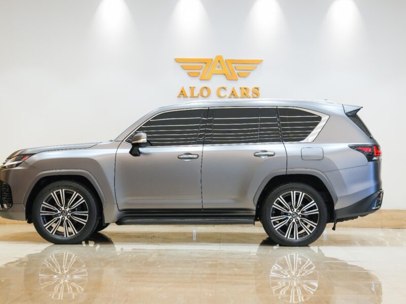 2023 Lexus Lx 600 Signature 3.5L twin-turbo V6 Engine Grey Red SUV