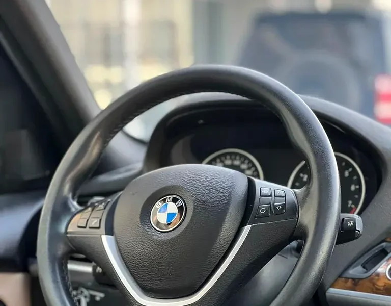 2012 BMW X5 xDrive50i Luxury-Line 8 Cylinder Engine White Beige SUV