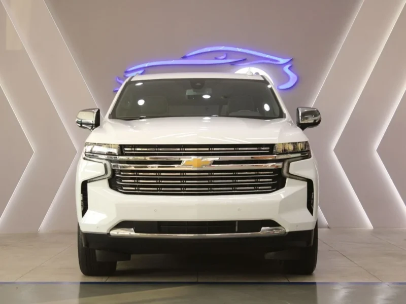 2022 Chevrolet Suburban Premier 5.3L Premier V8 Cylinder Engine White Black SUV