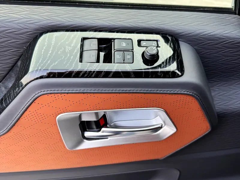 TOYOTA HIACE VIP 3.5 PTR 4 Cylinders A/T 2025 Black Orange Van GCC Specs