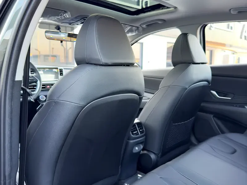 2025 Hyundai Elantra Other 1.5 litres 4 Cylinder Engine Black Grey Sedan AT