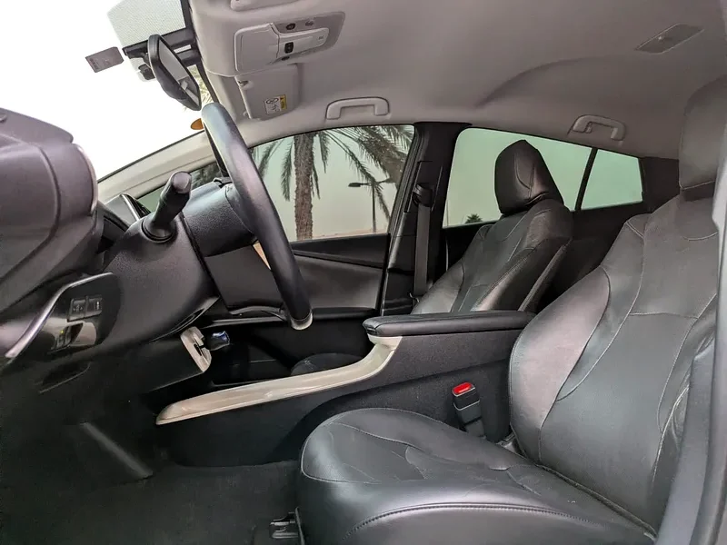 2017 Toyota Prius Iconic Hybrid 4 Cylinder Engine White Grey Sedan GCC