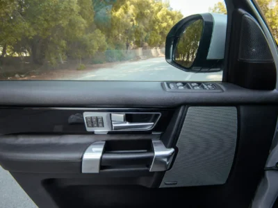 2016 Land Rover LR4 HSE 3.0L 6 Cylinder Engine GCC Specs Silver Black