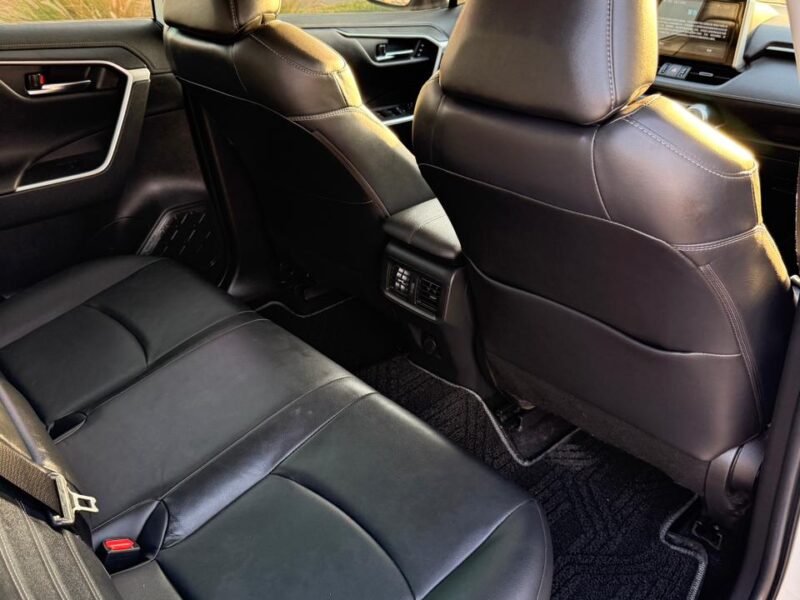 2021 TOYOTA RAV 4 2.0 L V4 Engine White Black SUV Full Option