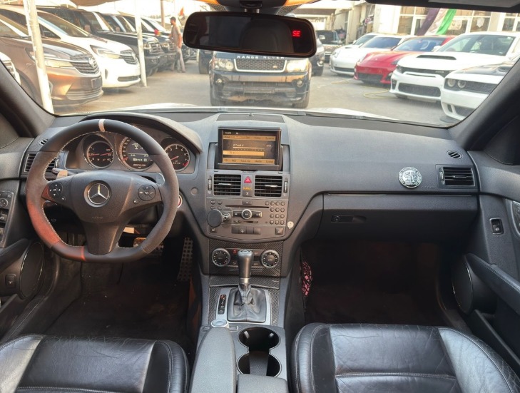 2010 Mercedes-Benz C 63 AMG 6.2L AMG V8 Gul Carbon Fiber White Black