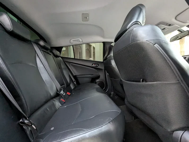 2017 Toyota Prius Iconic Hybrid 4 Cylinder Engine White Grey Sedan GCC