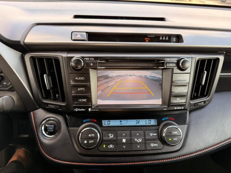 2017 TOYOTA RAV 4 LIMITED 4x4 2.5 Liter V4 Cylinder Engine White Black SUV