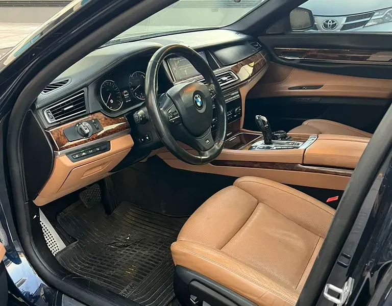 2014 BMW 7-Series 750i Exclusive 8 Cylinders Engine Blue Tan Sedan