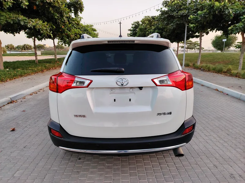 2015 Toyota Rav 4 Exclusive 4 Cylinders Petrol Engine White Black SUV