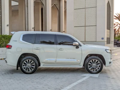 2015 Toyota Land Cruiser GXR TOP 6 Cylinders Engine White Beige SUV GCC Specs