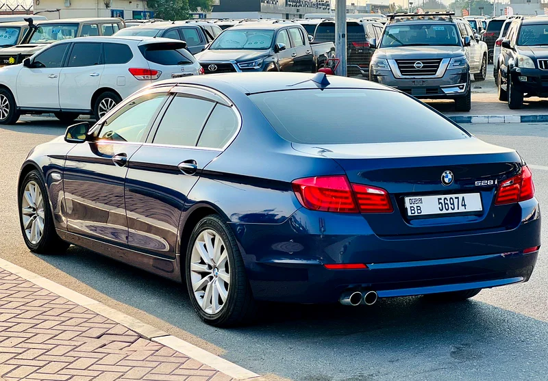 2010 BMW 5-Series 528i 6 Cylinders Engine Blue Beige Sedan