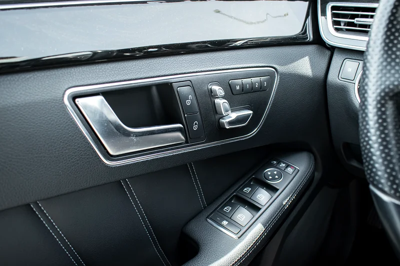 2013 Mercedes-Benz E-Class E400 6 Cylinders Engine Silver Black Immaculate Condition