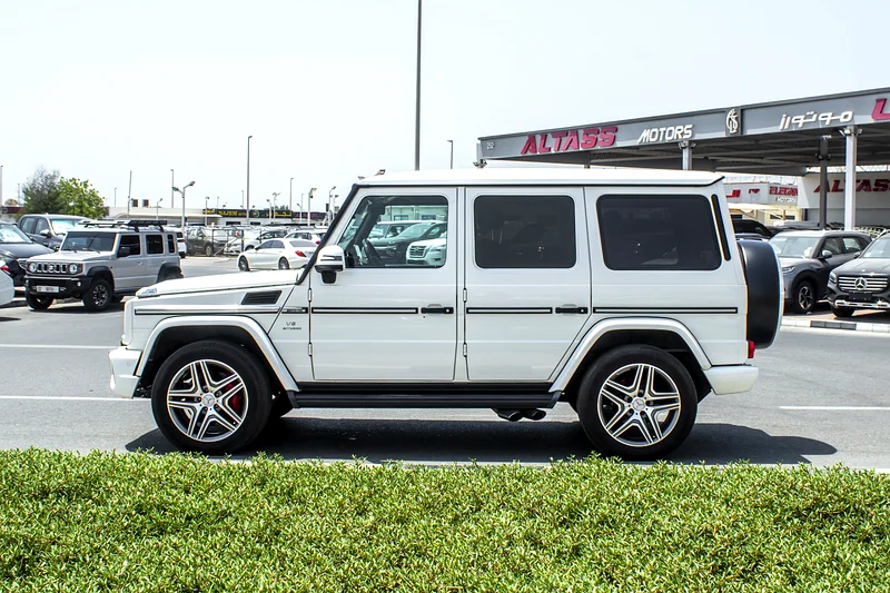 2015 Mercedes-Benz G-Class G 63 AMG 8 Cylinders Engine White Black SUV