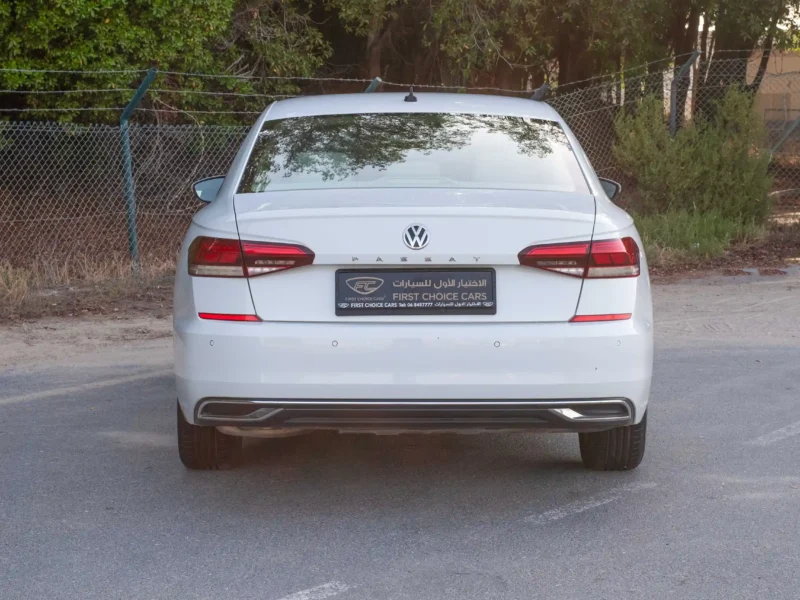 2020 Volkswagen PASSAT Trendline 2.5L 4 Cylinders Engine GCC White Beige