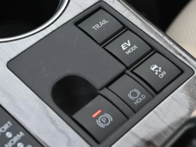 2025 Toyota Highlander 2.5L 4 Cylinders Engine Hybrid Limited Black Grey SUV