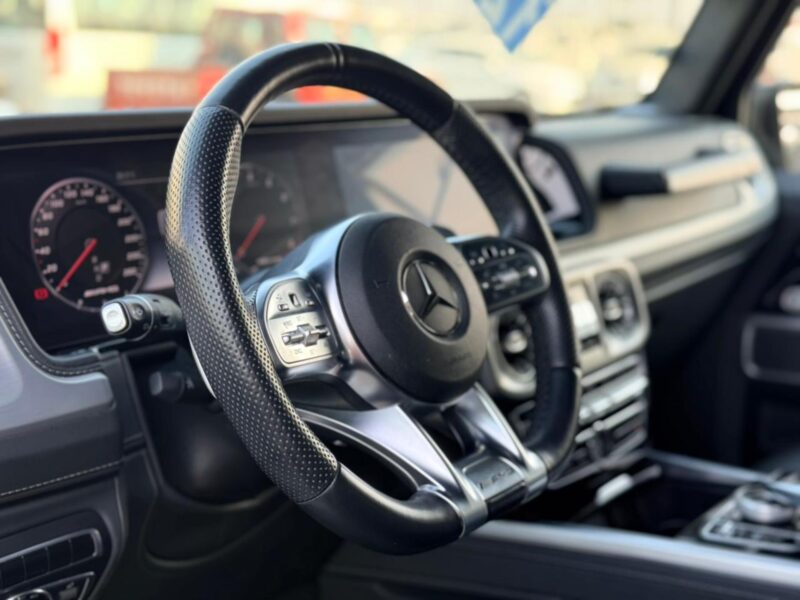 2019 Mercedes Benz G63AMG 4.0-liter V8 biturbo Engine White Black