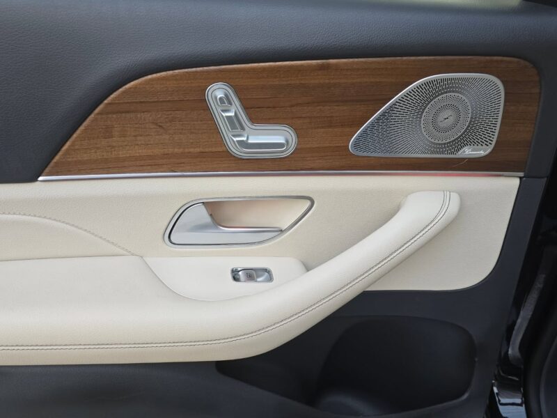 2020 Mercedes-Maybach GLS 4.0 Liters V8 Biturbo Engine Black Beige SUV