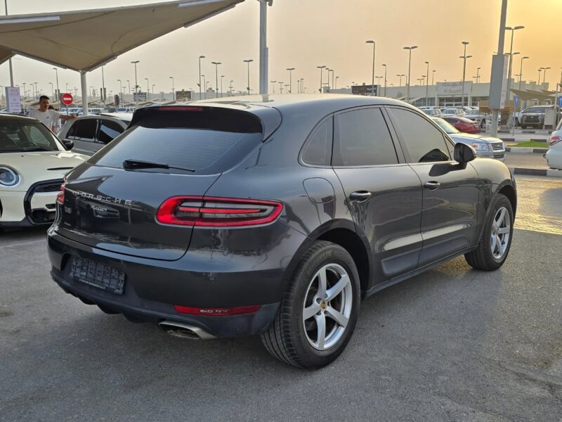 2017 Porsche Macan 2.0L Inline 4 Cylinders Turbo Black Luxury SUV GCC Specs