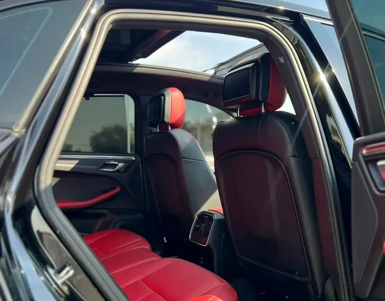 2020 Porsche Macan Standard 4 Cylinders Engine Black Red SUV GCC Specs