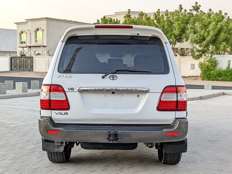 2004 Toyota Land Cruiser VXR V8 FULL OPTION White Beige SUV GCC Specs
