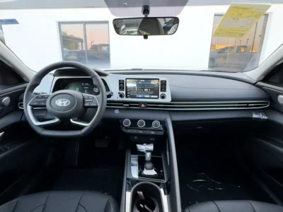 2025 Hyundai Elantra Other 1.5 litres 4 Cylinder Engine Black Grey Sedan AT