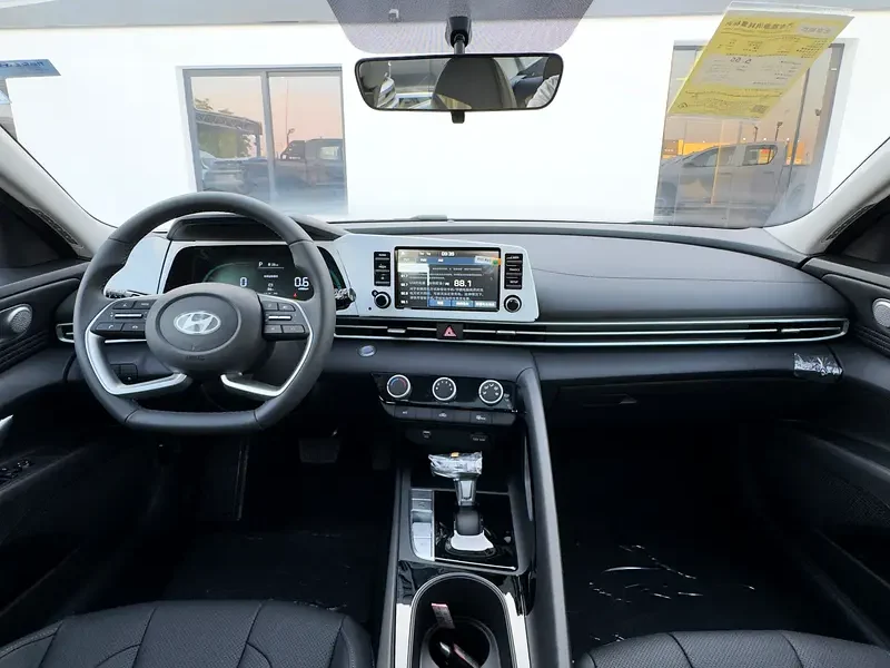 2025 Hyundai Elantra Other 1.5 litres 4 Cylinder Engine Black Grey Sedan AT