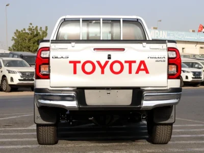 2025 Toyota Hilux SR5 4 Cylinders Engine White Red Pick Up GCC Specs