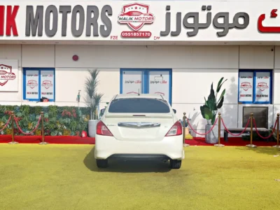 2019 Nissan Sunny Base 4 Cylinder Engine White Beige GCC Specs