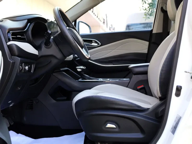 2023 JAC JS4 TURBO 4 Cylinder Engine White Beige SUV GCC Specs