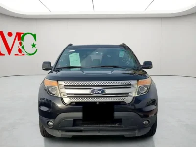 2012 Ford Explorer XLT 6 Cylinders Engine Black Beige SUV Neat and Clean Car