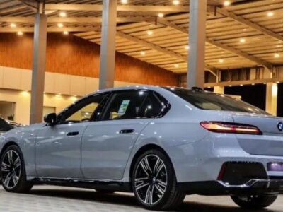 2024 BMW BMW B7 4.4L Twin-Turbocharged V8 Grey SUV AWD