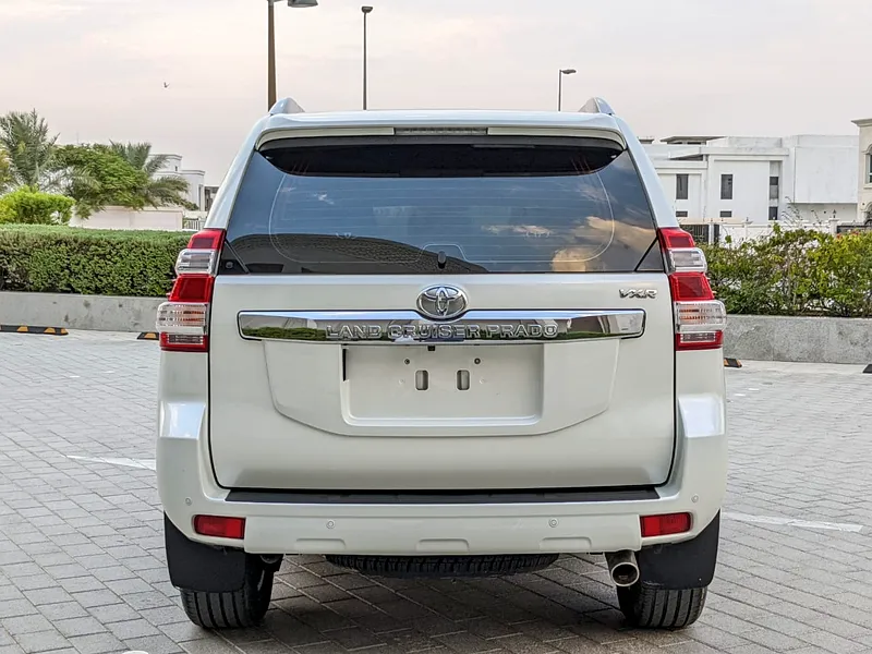2017 TOYOTA PRADO VXR V4 2.7L GCC Specs FULL OPTION White Brown SUV
