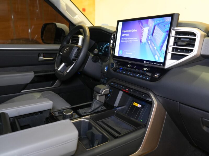 2024 Toyota Tundra HYBRID LIMITED i-FORCE MAX twin-turbo V6 Engine White Grey