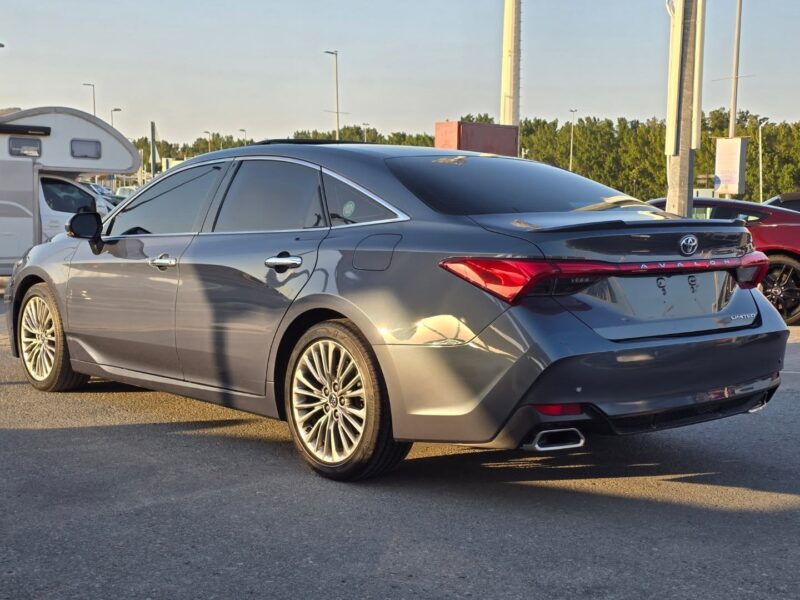 2019 Toyota Avalon Limited 3.5-liter V6 Engine Grey Tan Sedan FWD