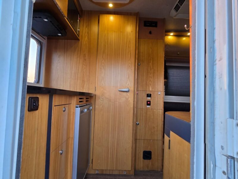 2014 Hyundai Starex 2.5L 4-cylinder Engine White Brown Van Korean Specs