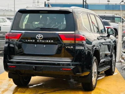 2026 Toyota Land Cruiser VXR 3.5L 6 Cylinder Engine Black Red GCC Specs