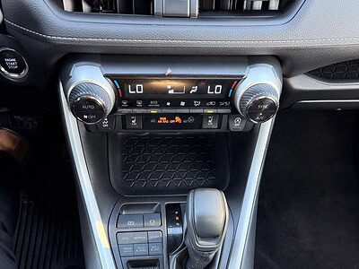 2024 TOYOTA RAV 4 XLE AWD 2.5 litre V4 Cylinder Engine Silver Black SUV